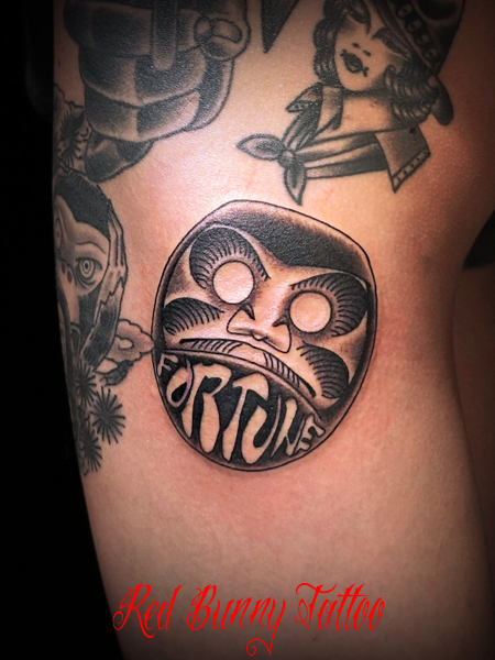 ^gD[fUC@_}@tattoo daruma